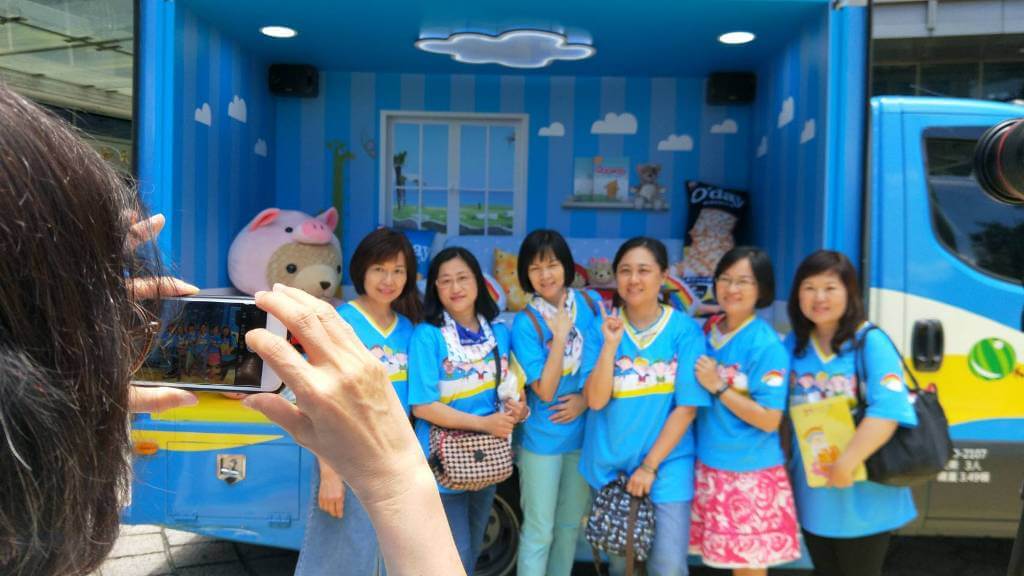 After the ceremony held by Taiwan cookies leading brand, people taking photos with story car.
